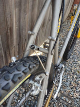 Load image into Gallery viewer, Vintage Trek 830 Mountain Track XC 26&quot; Bike
