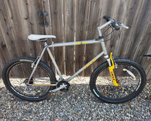 Load image into Gallery viewer, Vintage Trek 830 Mountain Track XC 26&quot; Bike
